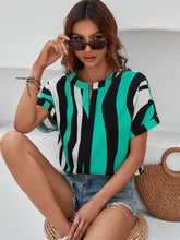 Camisa informal de manga corta a rayas con estampado abstracto